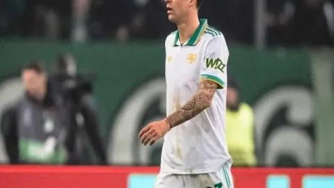 秘鲁玻利维亚对决，波洛、弗洛雷斯、格雷罗齐进球